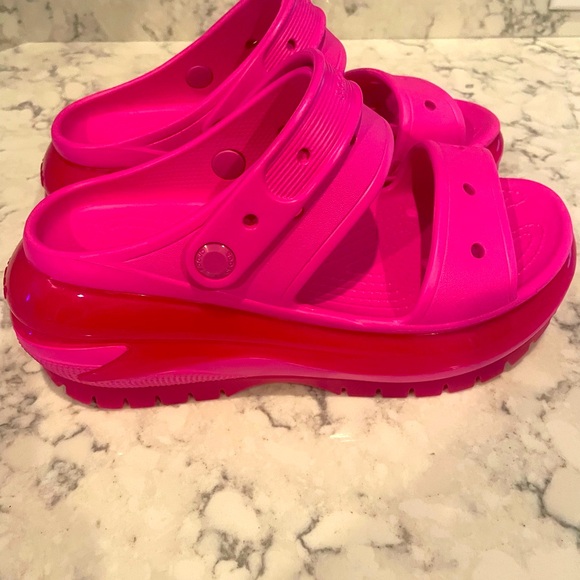 NWT- Crocs platform mega crush hot pink sandals. Size 8.0 - Picture 5 of 5